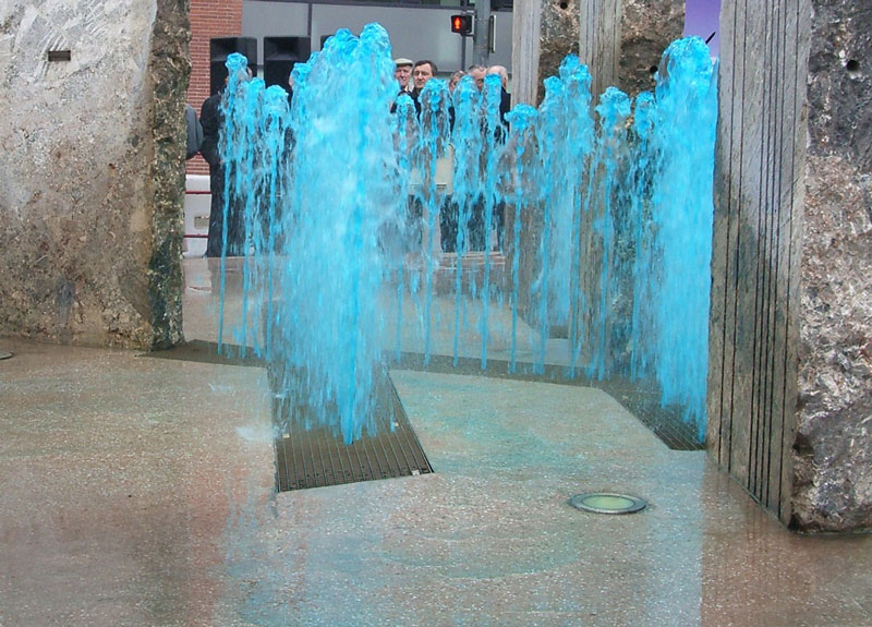 Aqua Color blauwe waterstralen